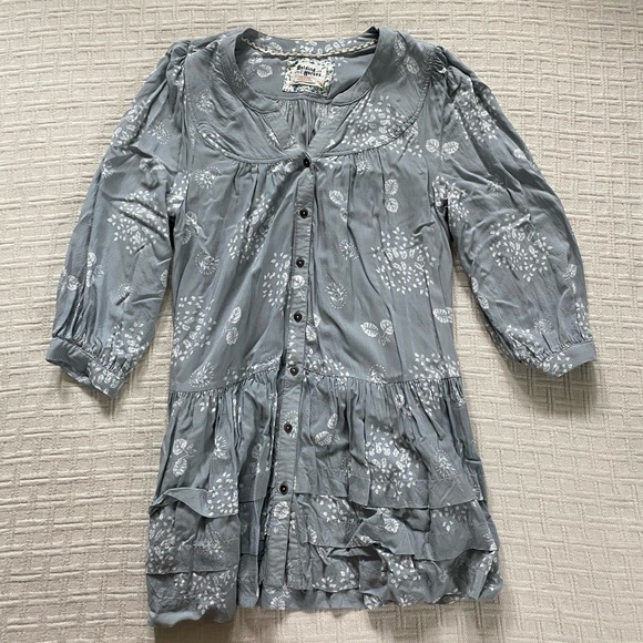 Anthropologie grey floral ruffle top. - Picture 3 of 11